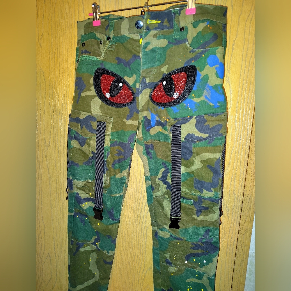 G.U.C Women's Camouflage Cargo Cheshire Cat Eye Jeans, Size 34